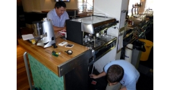 Установка эспрессо-машины в новой кофейне