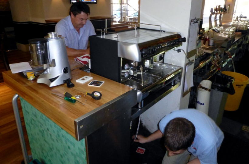 Установка эспрессо-машины в новой кофейне