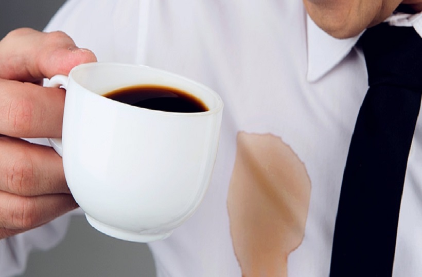Соль может помочь устранить кофейные пятна
