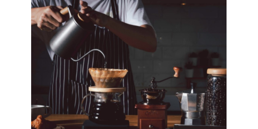 Бариста как Мастер: Профессионализм и Роль в Современной Кофейной Культуры