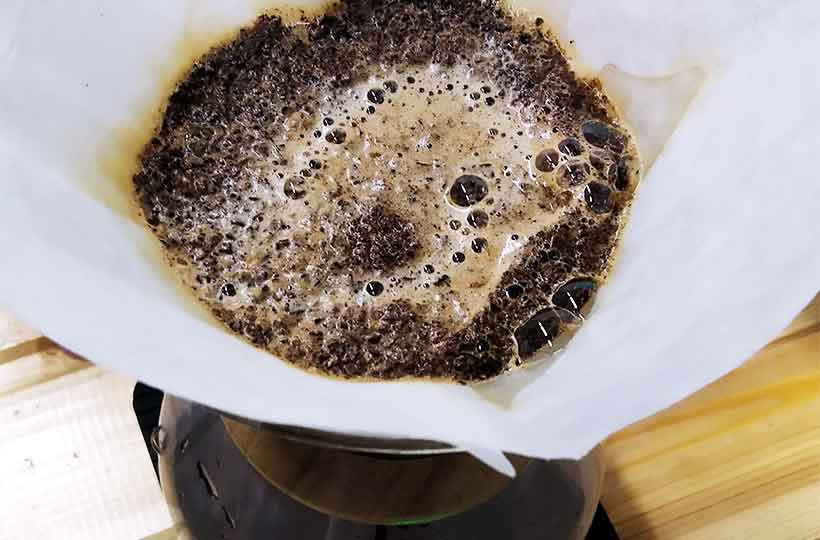 Предсмачивание кофе в фильтре методом Кемекс